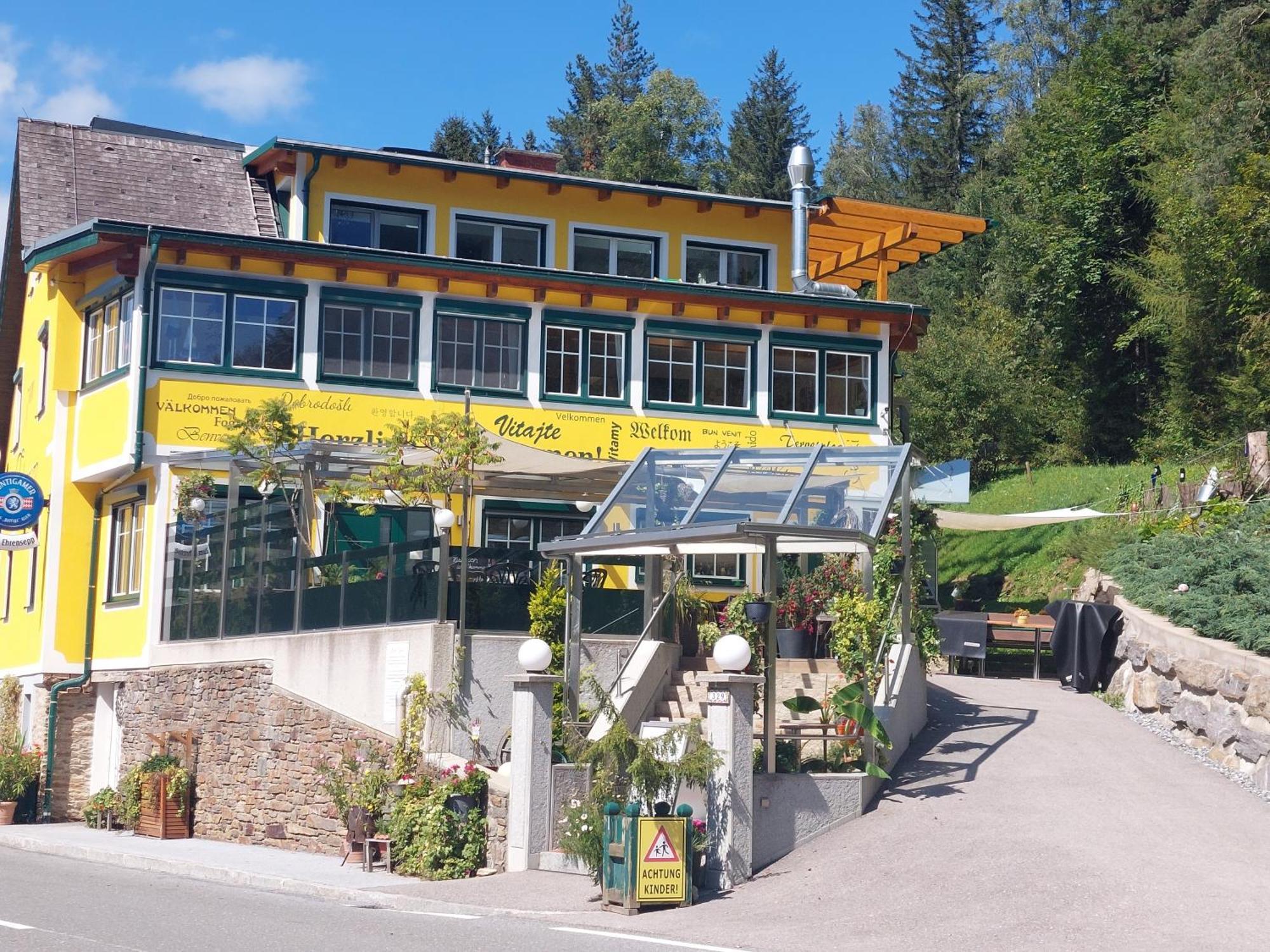 Gasthof Klug Zum Ehrensepp Modriach Exterior photo